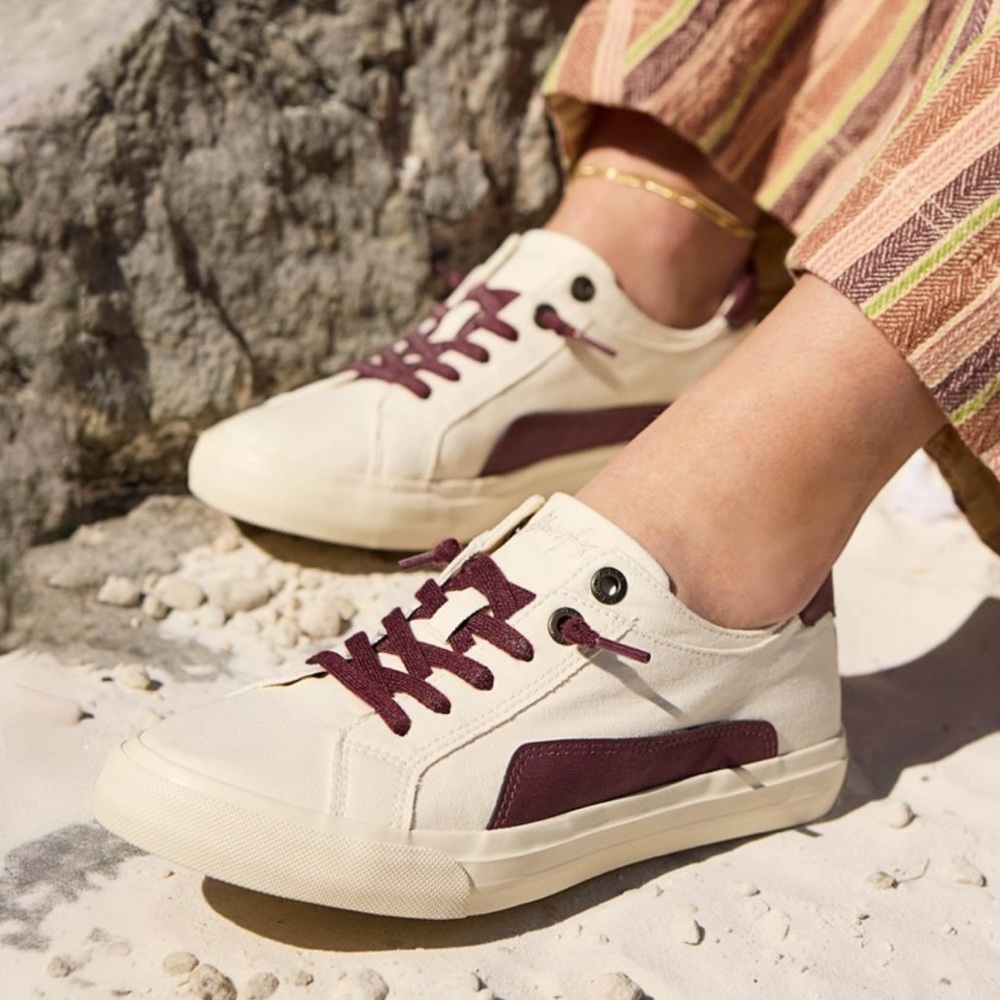 NWT Martina Slip on Sneaker in white/cream/burgundy size 9 new in box